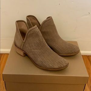 Lucky Brand tan suede booties